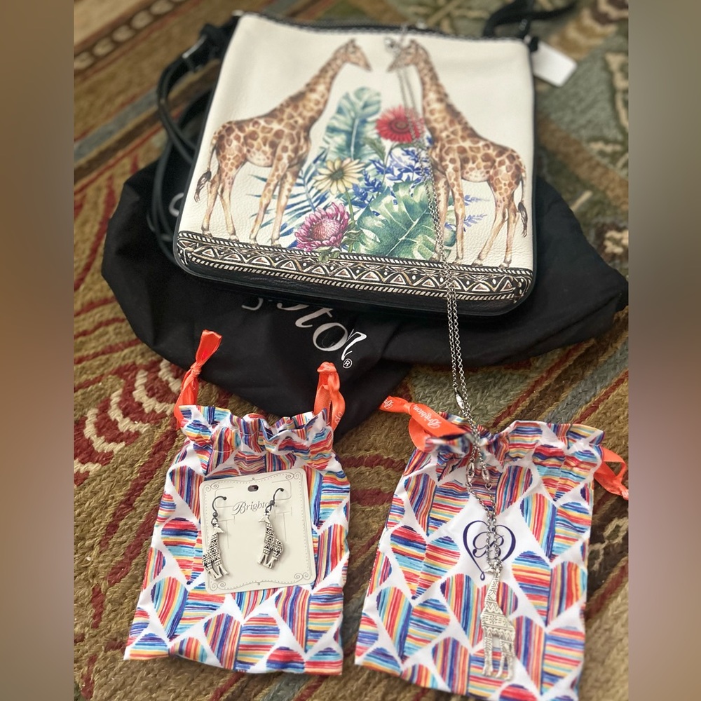 New Brighton “Africa Stories” giraffe purse, long necklace, and earrings set.